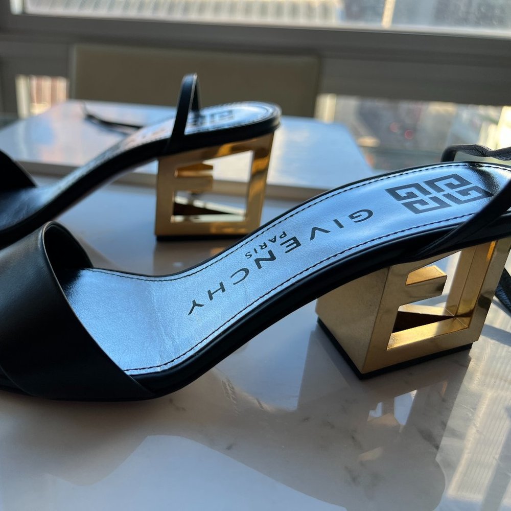Givenchy triangle sandal in black size 8 (38 intl); 60mm smooth calf - Picture 3 of 7